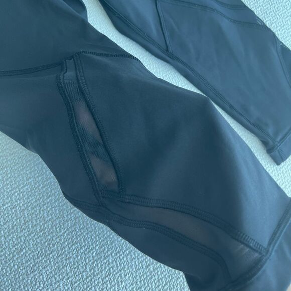 ✨EXCELLENT Lululemon Mesh Panel Crops Black Sz 4 - Picture 4 of 5